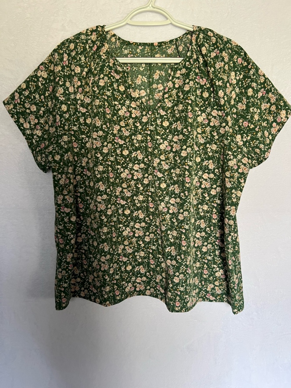 SheIn Green Floral V-Neck Short Sleeve Silky Blouse Sz XL Lightweight Cottage